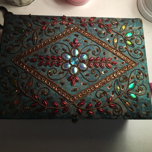 Jewelry box