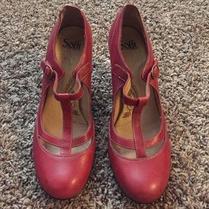 Söfft Red Leather T-strap Pumps