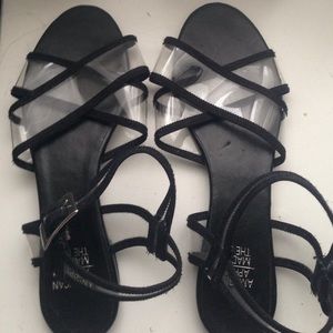 NEVER WORN sandals
