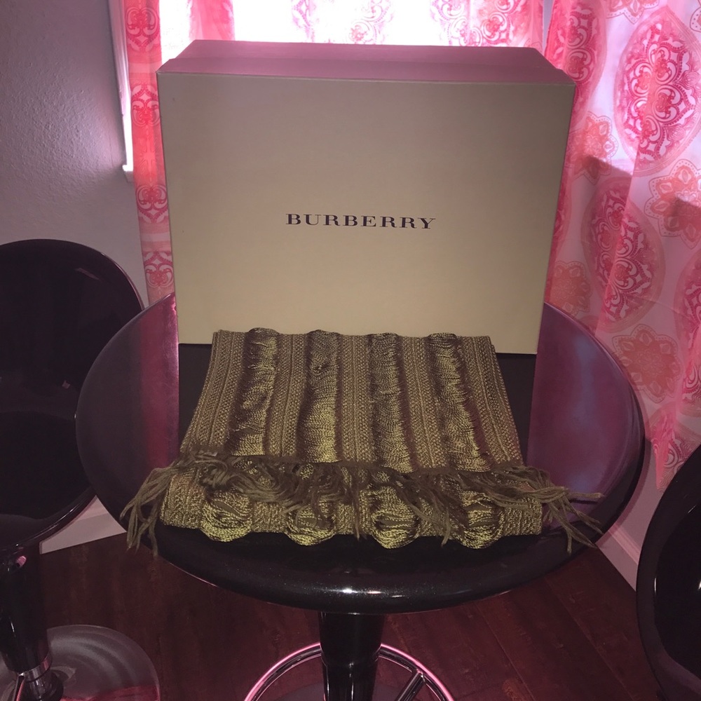 💜FINAL PRICE 💜BURBERRY SCARF!!!