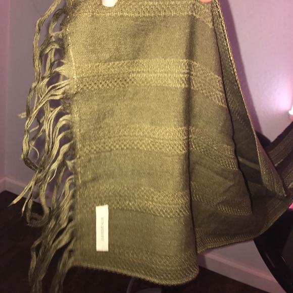 💜FINAL PRICE 💜BURBERRY SCARF!!! - Picture 7 of 8