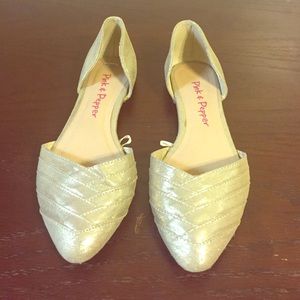 Pink & Pepper golden flats. Sz 6 1/2 run larger.