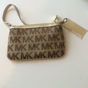 MICHAEL MICHAEL KORS Signature Jet Set Wristlet