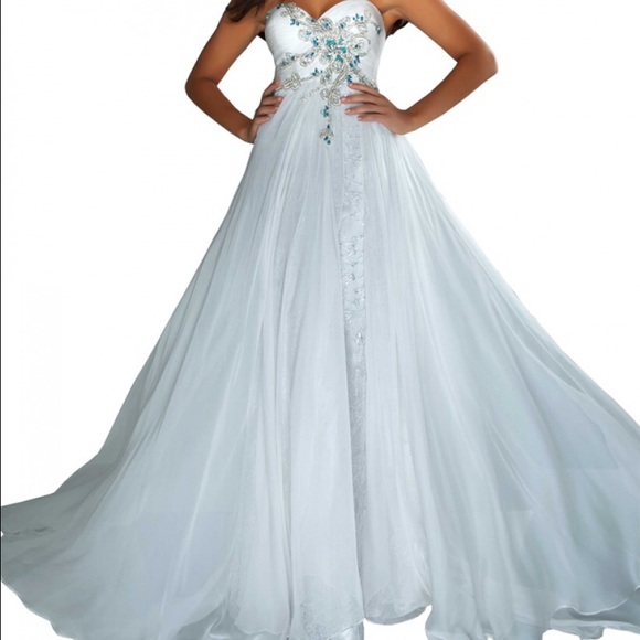 Mac Duggal: Size 2, White prom dress