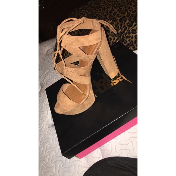 Heels - Picture 3 of 3