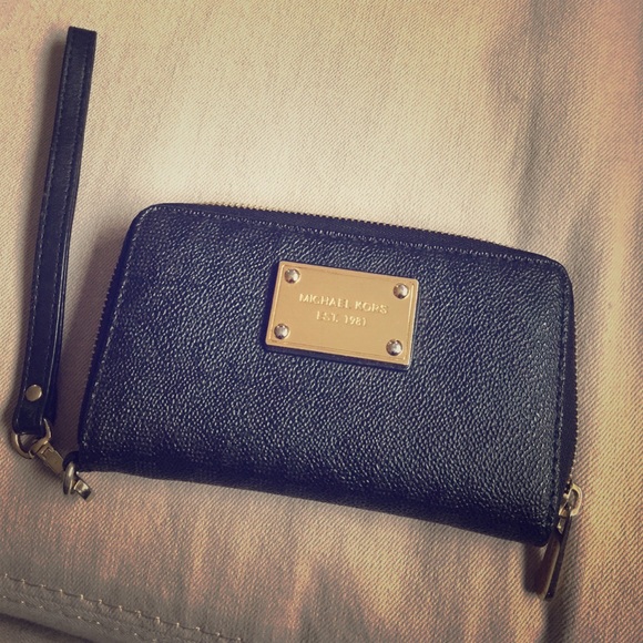 Black Michael Kors Print Jet Set Wristlet