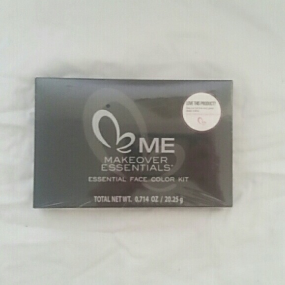 Essential Face Color Kit - Picture 3 of 3