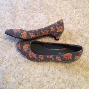 Rose print kitten heels