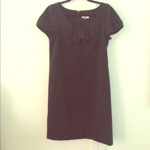 BLACK DRESS WITH RUFFLE DETAIL