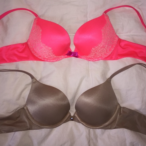 2 Victoria's Secret Very Sexy push up bras 32A