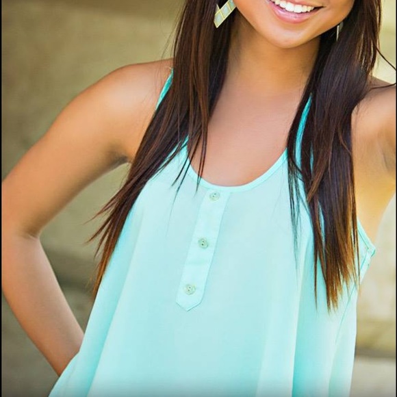 Beautiful mint shirt lace back S (wth earrings!)