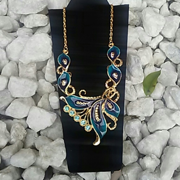 Beautiful Set Crystal fashion necklace & earrings