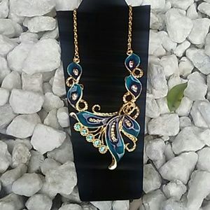 Beautiful Set Crystal fashion necklace & earrings