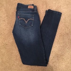 Levi's straight legged jeans ✨😋