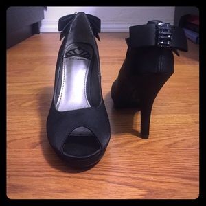 Black bow high heels 6
