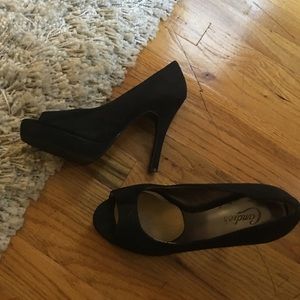 Black peep toe heel