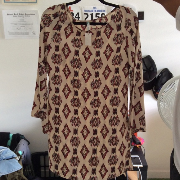 Beautiful print dress!