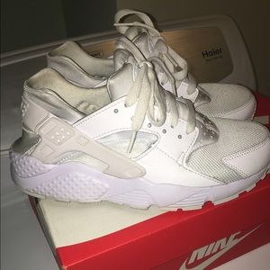 All White Nike Huaraches