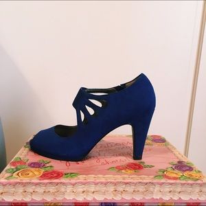 Moda royal blue cut out heels