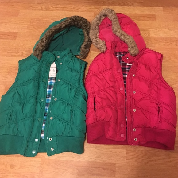 Pink and green vests!