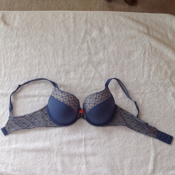 Victoria Secret Bra - Body by Victoria 36c