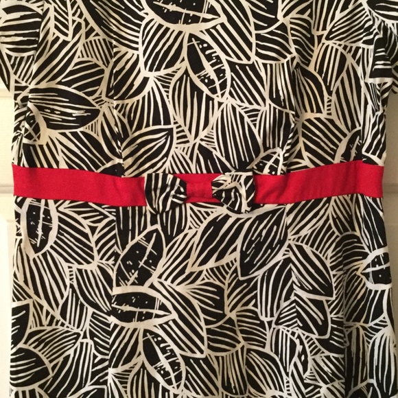 🎉‼️SALE‼️🎉SIGNATURE by Robbie Bee Dress💐💐 - Picture 2 of 4