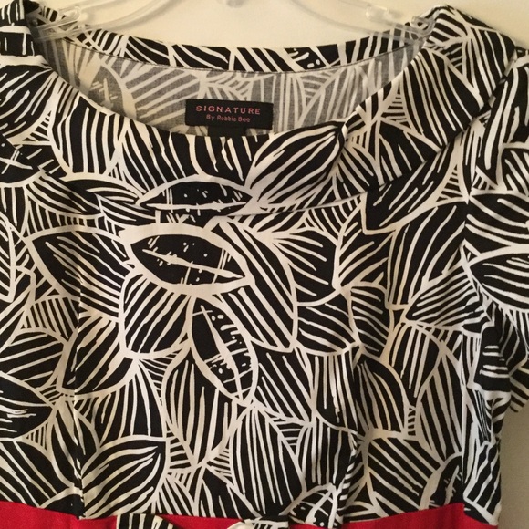 🎉‼️SALE‼️🎉SIGNATURE by Robbie Bee Dress💐💐 - Picture 3 of 4