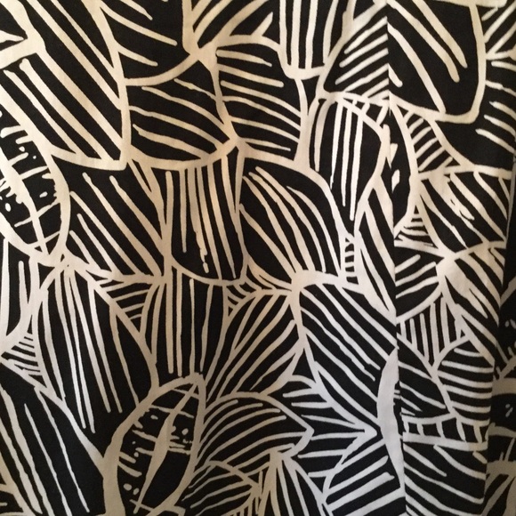 🎉‼️SALE‼️🎉SIGNATURE by Robbie Bee Dress💐💐 - Picture 4 of 4