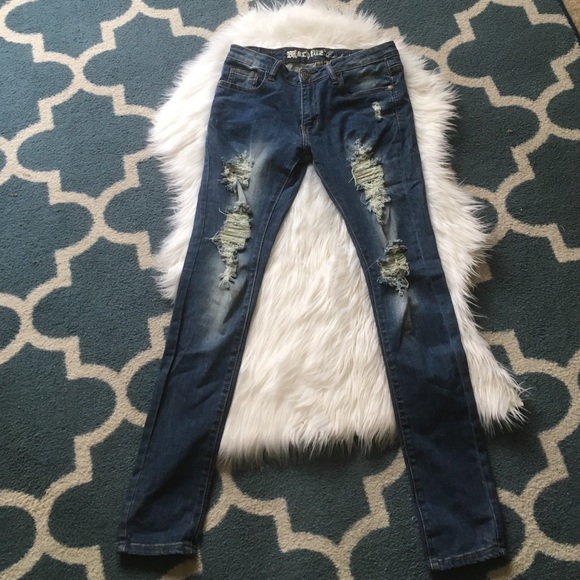 Denim - Ripped jeans 👖💙