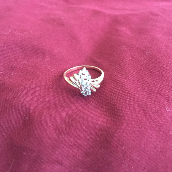 14k gold and diamond ring - Picture 1 of 2
