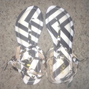 NWOT Rue21 sandles