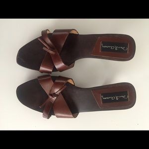 Leather clogs w kitten heel Sz 7