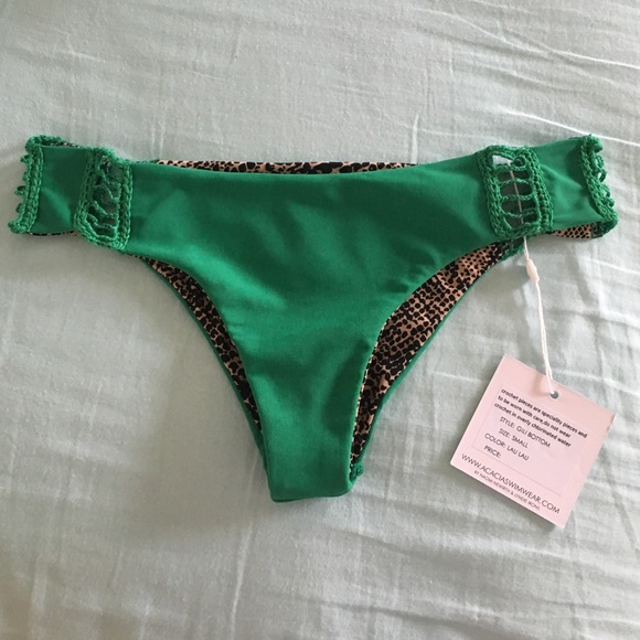 Acacia gili bottom