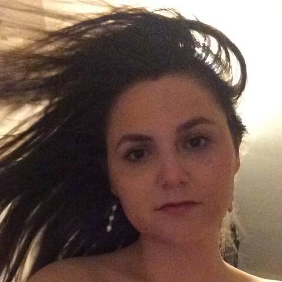 Meet your Posher, Daniela - Picture 1 of 1