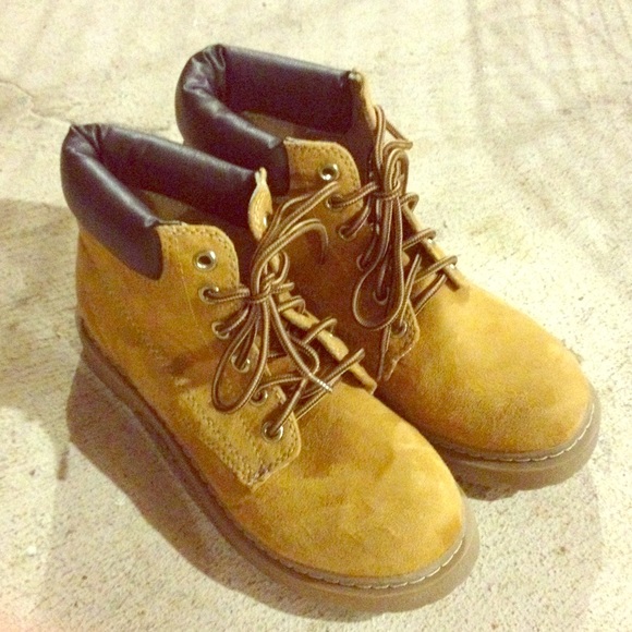 Suede brown boots