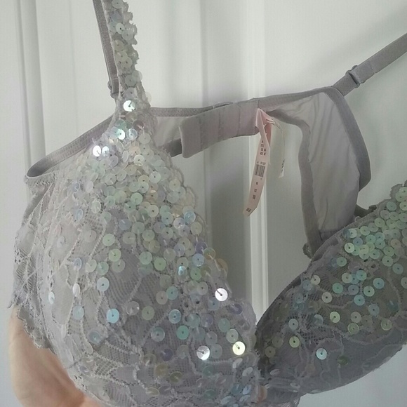 Victoria's Secret Angel Bra - Picture 2 of 4