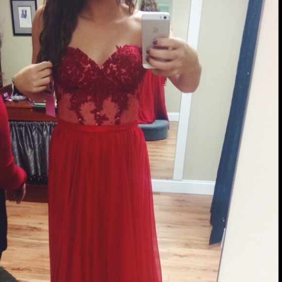 red prom dress - Picture 1 of 2