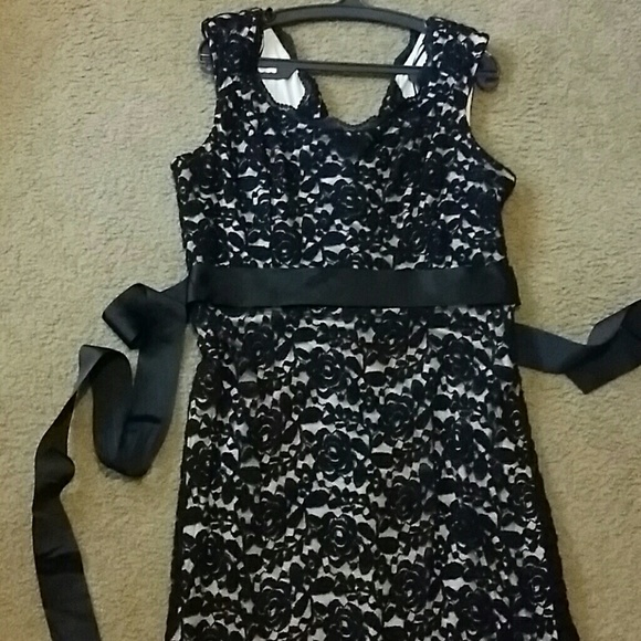 Lace overlay maxi dress