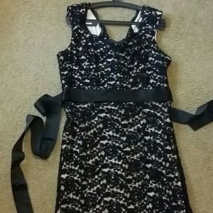 Lace overlay maxi dress