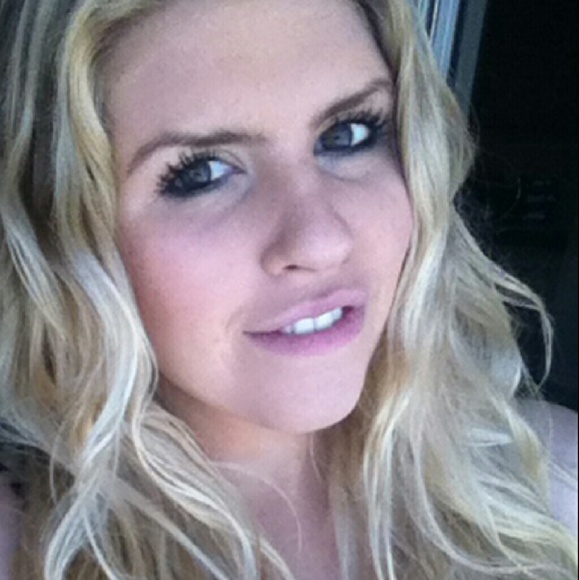 Meet your Posher, Aubrey - Picture 1 of 1