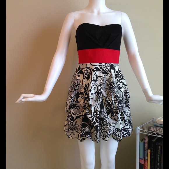 Strapless Sweetheart Neckline Dress - Picture 3 of 5