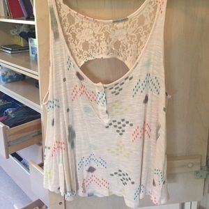 Crop top with pattern and open back
