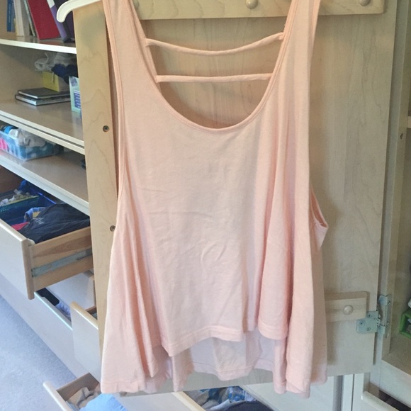 Crop top with cool back - Picture 1 of 2