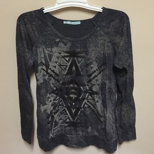 Small long sleeve shirt grey with design on front