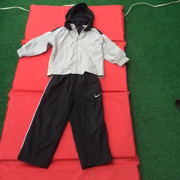 Kids Nike sweatpants and jacket 2T