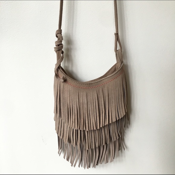 Small fringe shoulder bag
