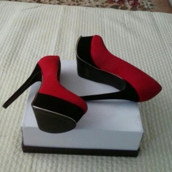 Red Pump High Heels Red/Black/Gold. Size.8.5 M - Picture 2 of 4