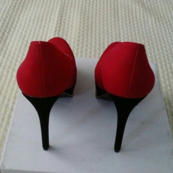 Red Pump High Heels Red/Black/Gold. Size.8.5 M - Picture 3 of 4