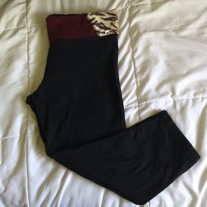 Black Vs Pink crop leggings