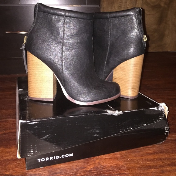 Black ankle bootie